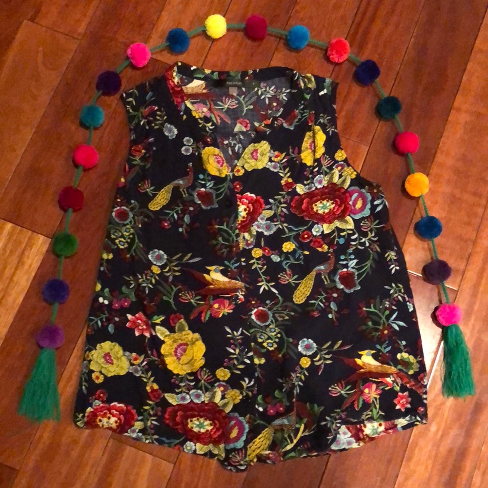 MODCLOTH Sleeveless floral button down blouse